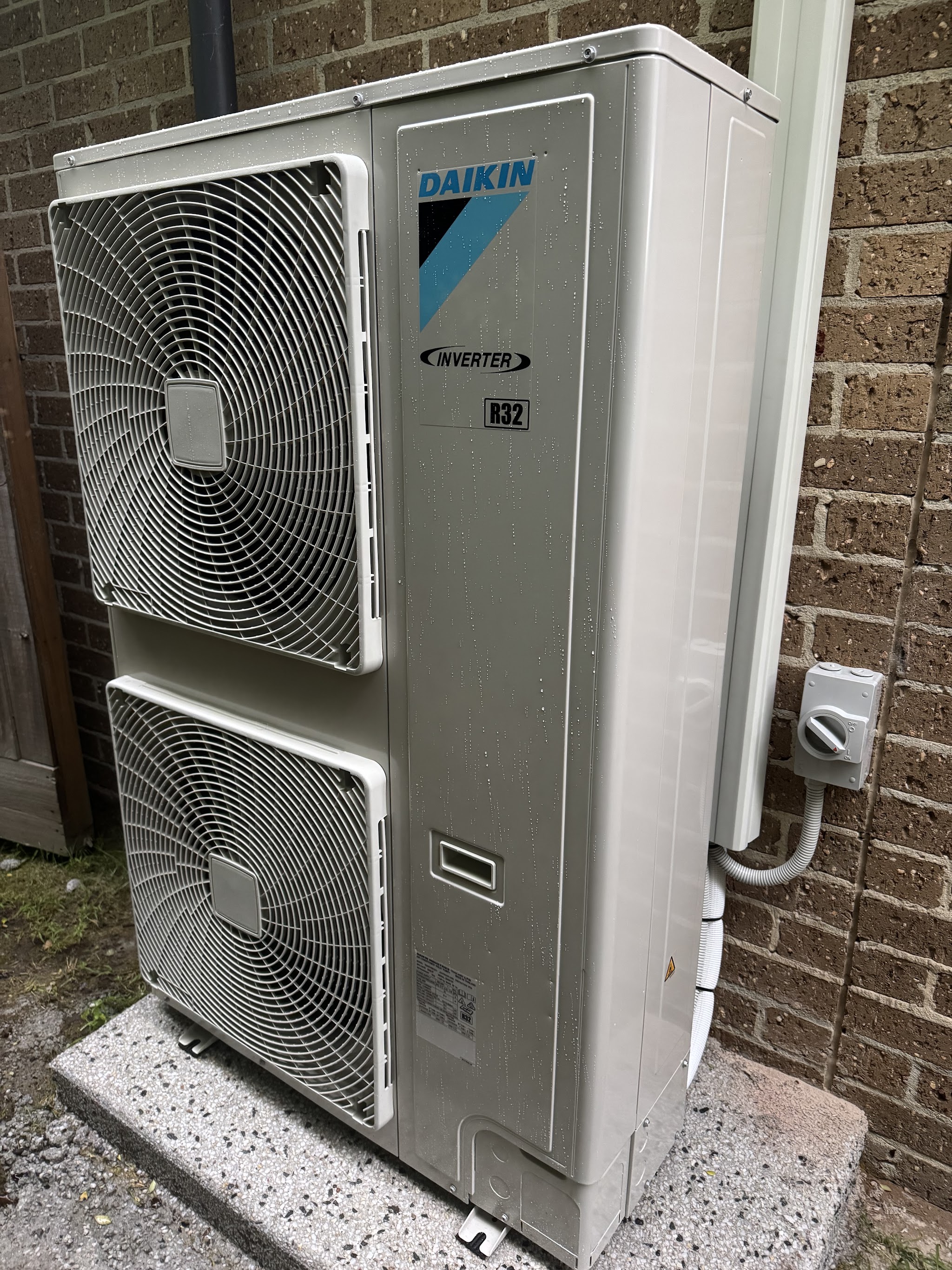 Daikin inverter unit, isolator and conduit run in
